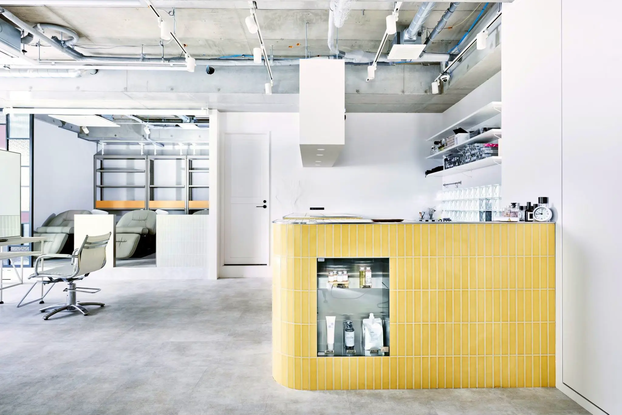 洗練された店舗内装